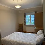4 Bed On The Main Street شقة