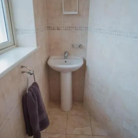 4 Bed On The Main Street *