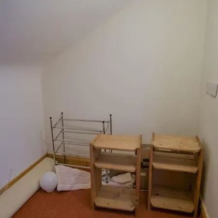 דירה 4 Bed On The Main Street Clogherhead