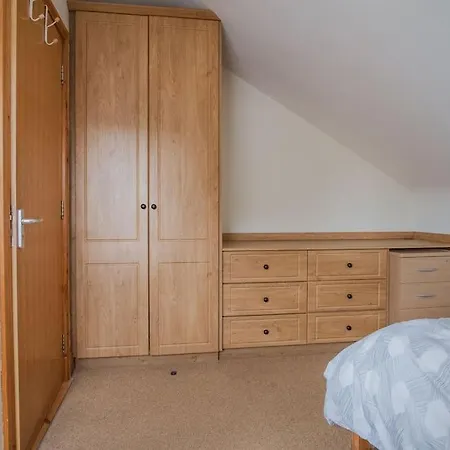 4 Bed On The Main Street *