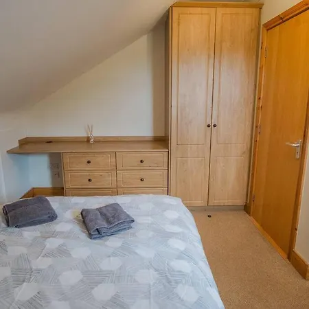 דירה 4 Bed On The Main Street Clogherhead