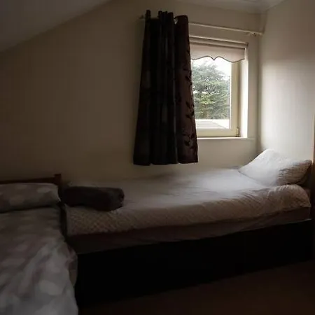 4 Bed On The Main Street