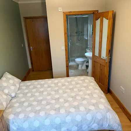 4 Bed On The Main Street 公寓 *