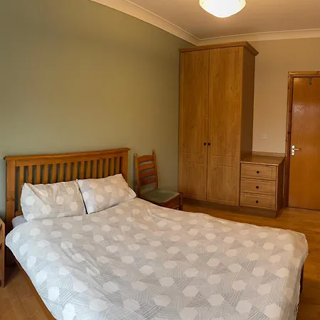 4 Bed On The Main Street Apartamento *