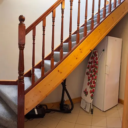 4 Bed On The Main Street *