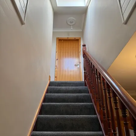 4 Bed On The Main Street *