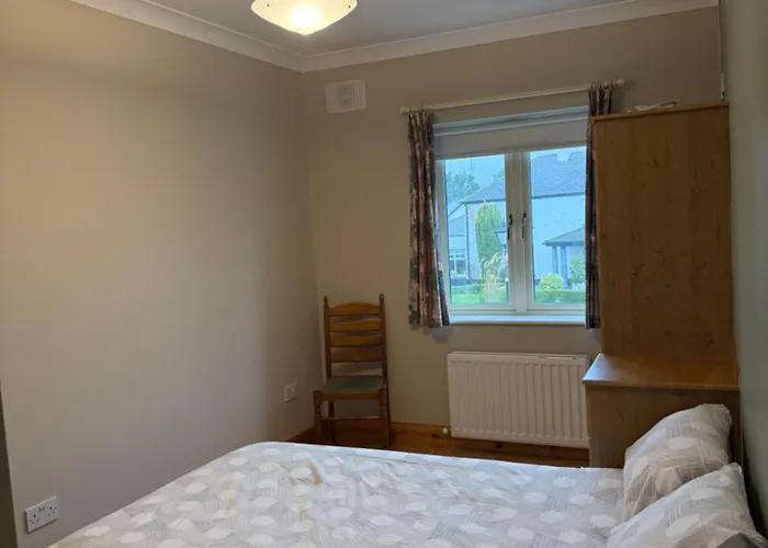 4 Bed On The Main Street 公寓