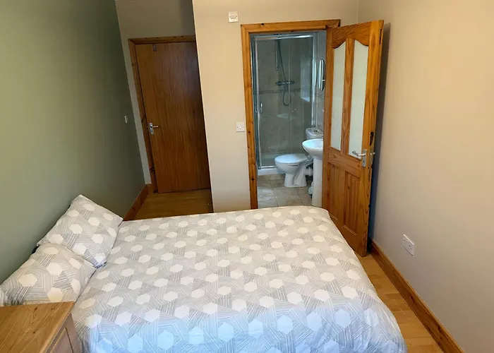 4 Bed On The Main Street 公寓 *