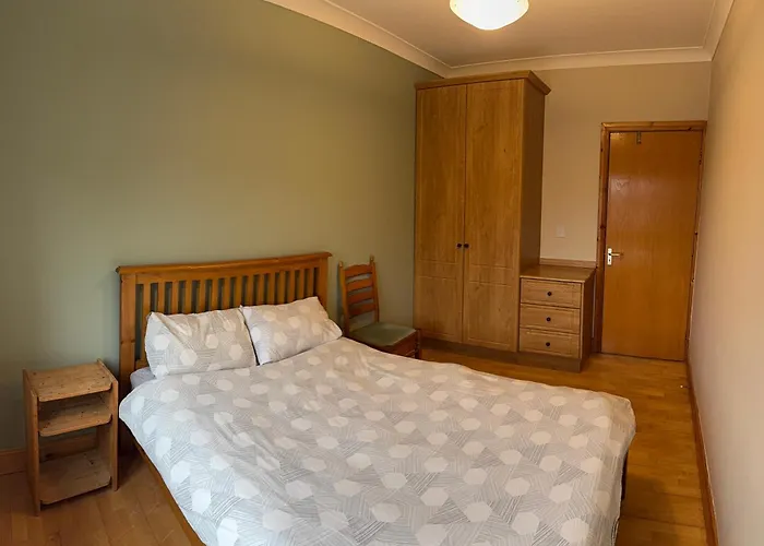 4 Bed On The Main Street Apartamento *