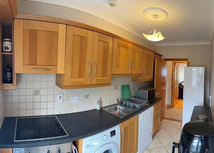 4 Bed On The Main Street Apartamento