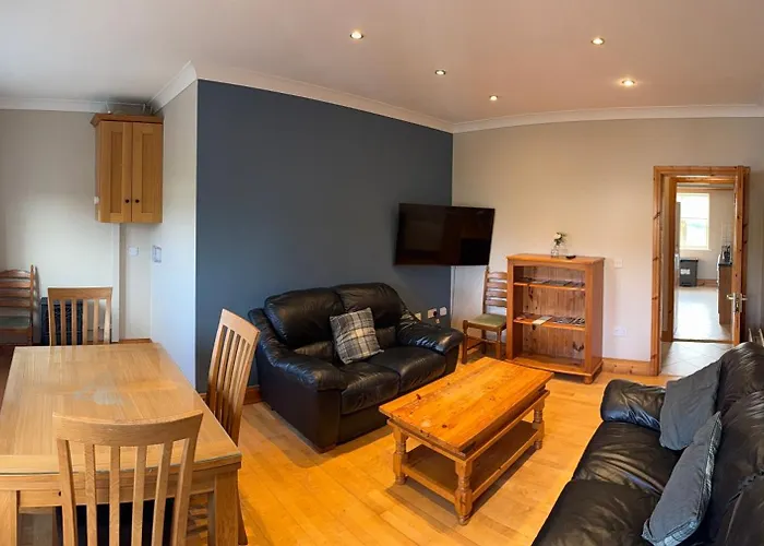 4 Bed On The Main Street 公寓