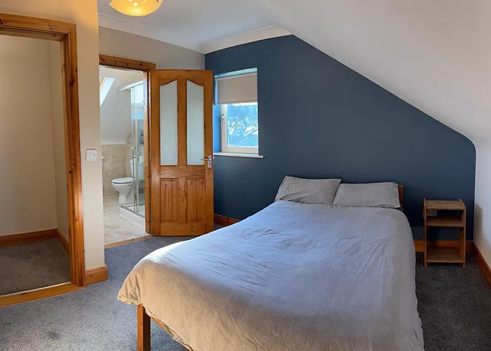 4 Bed On The Main Street 公寓